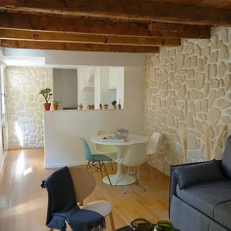 Townhouse With A Quiet Landscaped Courtyard Nancy