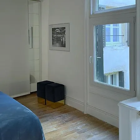 Townhouse With A Quiet Landscaped Courtyard Apartment *