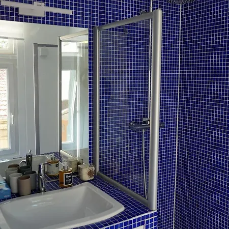 Townhouse With A Quiet Landscaped Courtyard Apartment