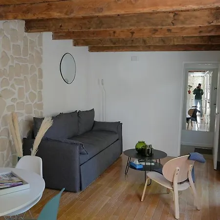 Apartment Townhouse With A Quiet Landscaped Courtyard